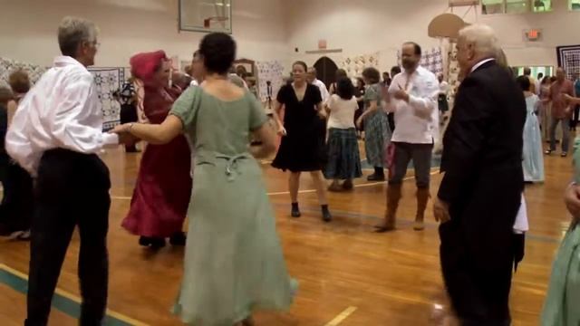 English Country Dance - Fandango! - La Russe - Bruce Hamilton and Bare Necessities смотреть онлайн