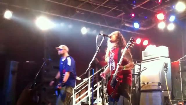 Ektomorf - Outcast (Live in XO 09.04.2011) смотреть онлайн