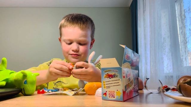 Киндер Сюрприз. Распаковка Киндер Сюрпризов смотреть онлайн