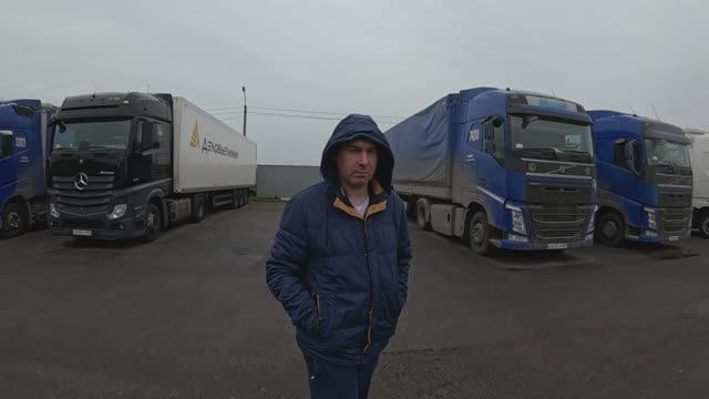 И снова стажёр. Вышел на вахту после выходных. Прогулка в Уфе. Грузимся на Деловые Линии в Валищево смотреть онлайн