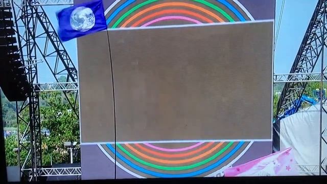 Lewis Capaldis entrance at Glastonbury смотреть онлайн