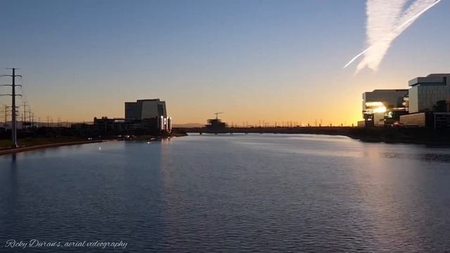Drone footage of Tempe Town lake in Tempe, Arizona. DJI Mavic 2 Pro. Part 107 licensed drone pilot смотреть онлайн
