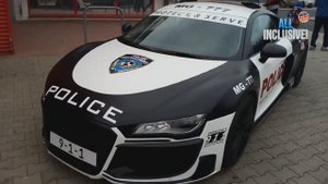 Встретил сегодня возле магазина AUDI R8 V10 POLICE 911