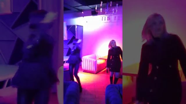 Девчонки жгут супер! 8 марта в клубе! смотреть онлайн