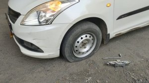 У такси сдуло колесо