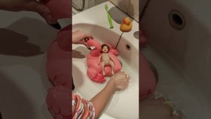 купание силиконового реборна