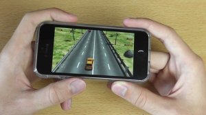 Traffic Racer - Hry pro iOS #06 (iPhone 5s)