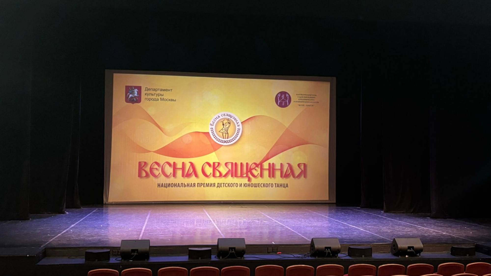 Чешская полька в Исполнении Анны Садаковой, Вари и Семёна - ансамбль танца "Юность" смотреть онлайн