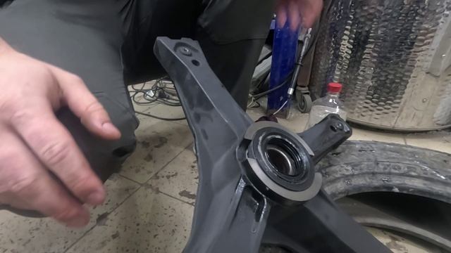 Стиральная машина Купербуш(kuppersbusch) шумит на отжиме и вибрирует.Замена подшипников с коллегами смотреть онлайн