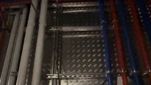 Крепление труб и вентиляции к стенам и потолку