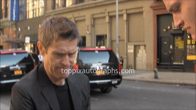 Willem Dafoe - Signing Autographs at the Apple Store in NYC