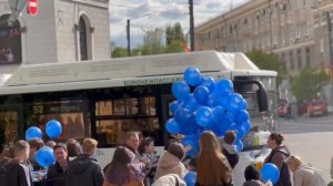 Флешмоб с шариками Источник Здоровья в центре Воронежа