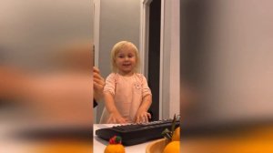 Семья Кукояк разговаривает с бабушкой