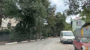 Ялта. По ул.Достоевского вверх от Красноармейской. Сосновая ул. Сентябрь 2024. Крым. Crimea. Yalta.