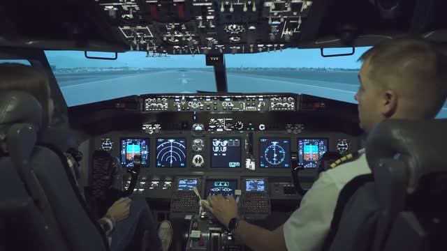 ОТКАЗ двигателя САМОЛЕТА. Справится ли ОБЫВАТЕЛЬ смотреть онлайн