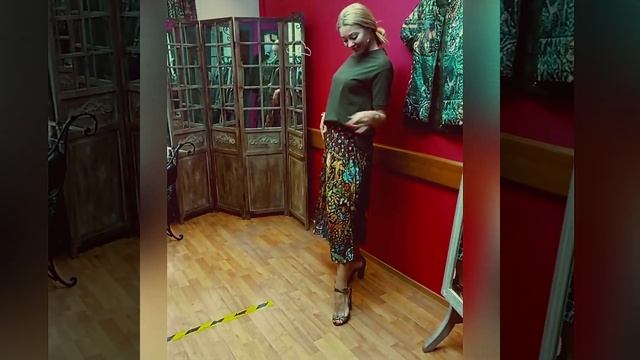 Примерка новой коллекции дизайнера Натальи Душегрея. Плиссированные юбки. Верхняя одежда.