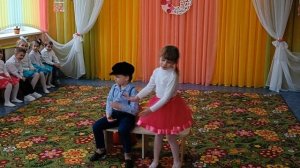 Наша звездочка исполняет песню "Семечки"