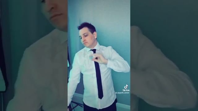 вылил на себя аромат Calvin Klein CK Everyone смотреть онлайн