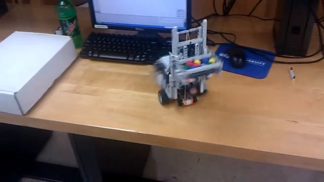 Lego Mindstorm NXT Forklift смотреть онлайн