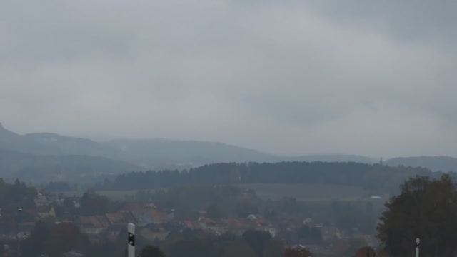 Руины Крепости Флоссенбюрг Бавария на гранитной скале.
