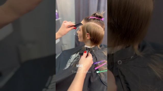Удлиненная короткая стрижка MIXIE #женскаястрижка #haircut #короткаястрижка #креативнаястрижка