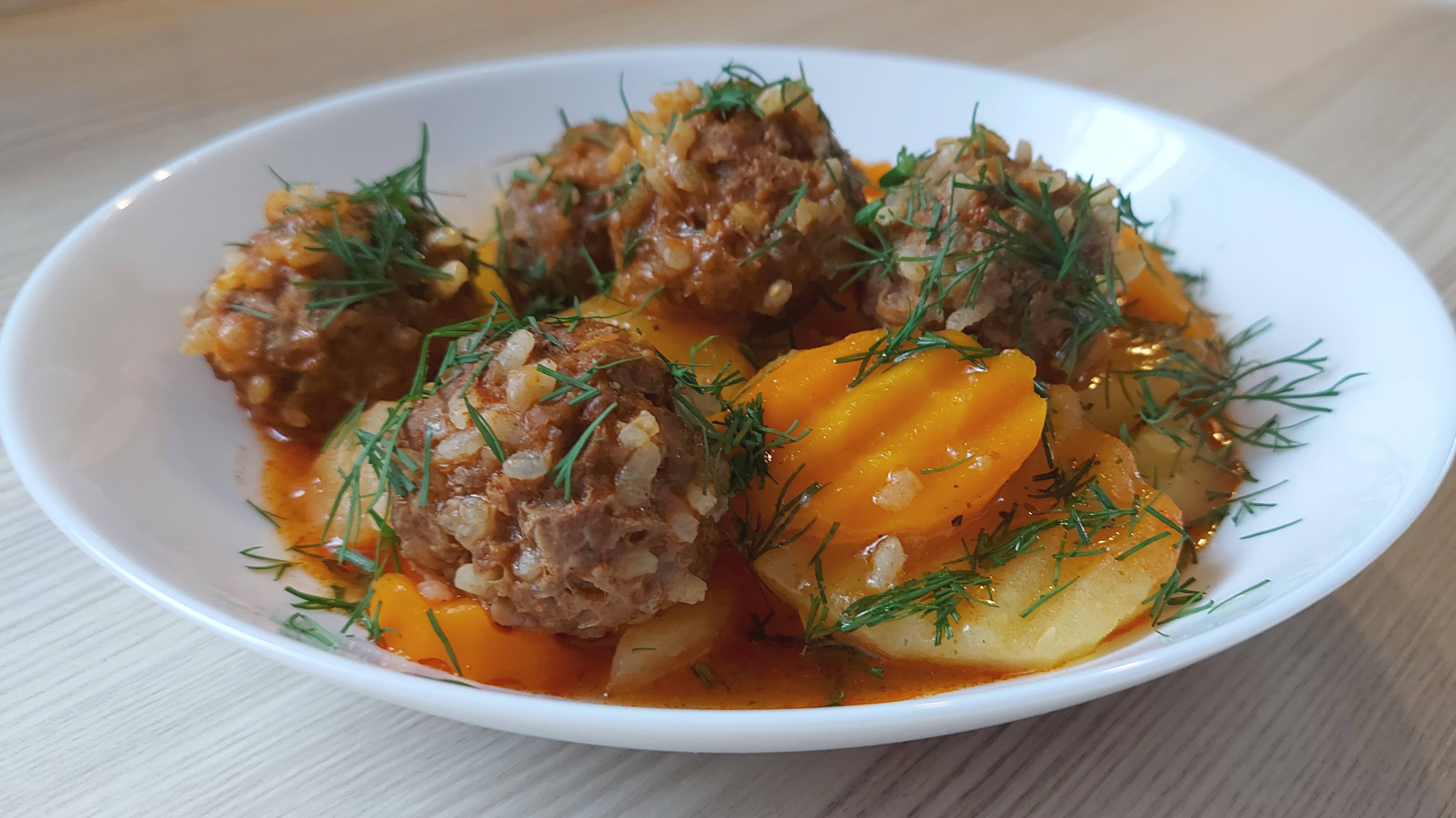 Тушеная картошка с тефтелями-вкусный обед или ужин! Это блюдо будете готовить всегда!