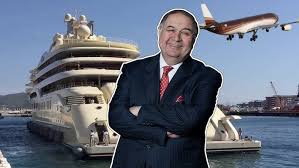 Как живёт Алишер Усманов и сколько он зарабатывает