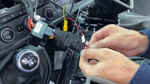 Установка магнитолы TEYES на VOLKSWAGEN CARAVELLE 6 2015-2020