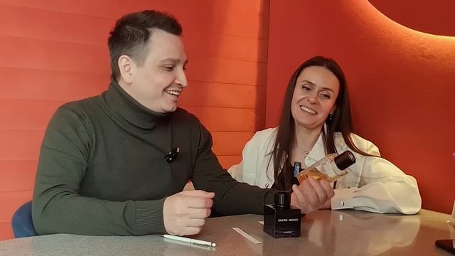 Девушка оценивает мои ароматы смотреть онлайн