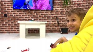 Руслан и Ростик Придумали СЮРПРИЗ для мамы на НОВЫЙ Год ** Ромарики плей Pretend play