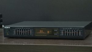 SONY SEQ-705 эквалайзер с анализатором спектра.