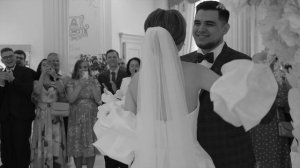 Невеста не ожидала такой сюрприз на своей свадьбе. Зомб спел для нее