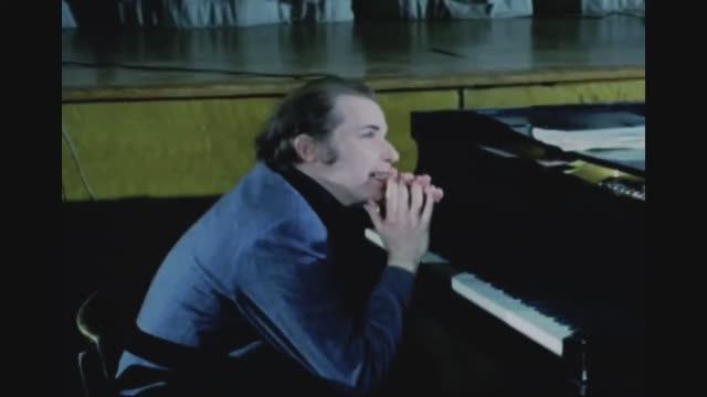 Glenn-Gould-J-S-BACH-English-Suite-No1-in A major смотреть онлайн