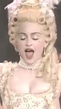 Fashion show - Madonna - Vogue III