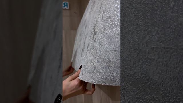 Классика с уклоном в роскошь, новую коллекцию обоев от бренда Wall Decor можно описать именно так.