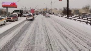Москву завалило снегом,помогаем дальнобойщикам в подъёме