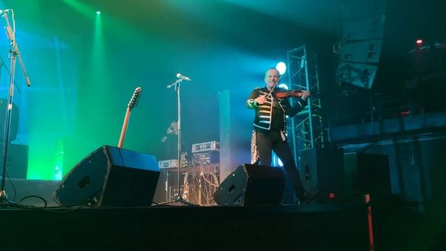 Максим Гусельщиков и Армен Григорян - Соло [СПб] смотреть онлайн