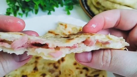 Сырные лепешки на кефире с начинкой: рецепт лепешек на сковороде