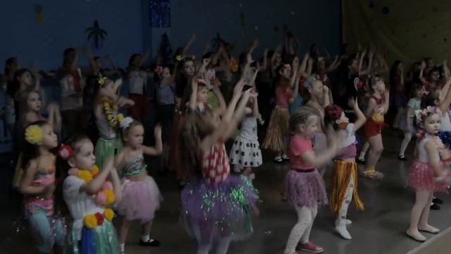 Флеш моб на празднике. Новый год на Гавайях! смотреть онлайн