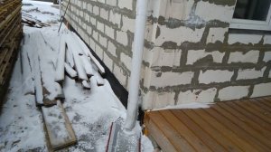 Замерзла водосточная труба
