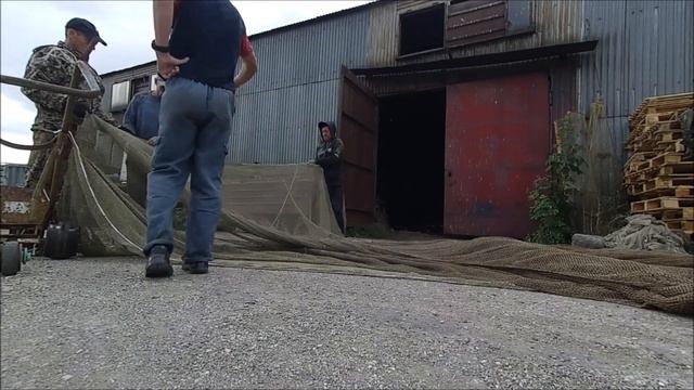 Как ремонтируются старые садки? Смотрим что и как. Рабочий день рыбовода смотреть онлайн