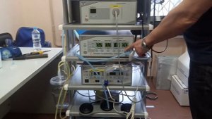 Эндоскопическая стойка с аппаратами для эндоскопии