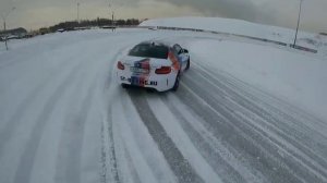 Зимние тренировки по программе *Дрифт* на автомобиле школы BMW M2