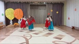 Танец «Родилась в России я».