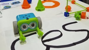 Видеоинструкция для детей по использованию мини-робота "Ботли"
