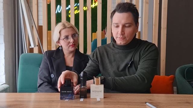 Девушка Оценивает мои ароматы смотреть онлайн