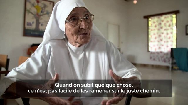 L’imam bien-aimé disparait mais ses espoirs de paix subsistent смотреть онлайн