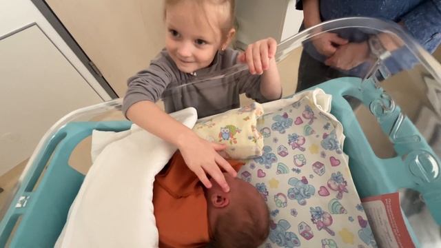 МОЙ ПОСЛЕРОДОВОЙ ПЕРИОД 🤰 реакция Василины на сестру / обзор роддома УГМК / мои тревоги и страхи