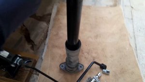 Замена задних амортизаторов с прокачкой, на Хендай ix35. 2013 г.в