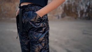 Демисезонные лаковые брюки GNK С 730